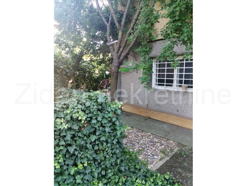 Будинок, 1313 м², 95 000$ — FAKTOR